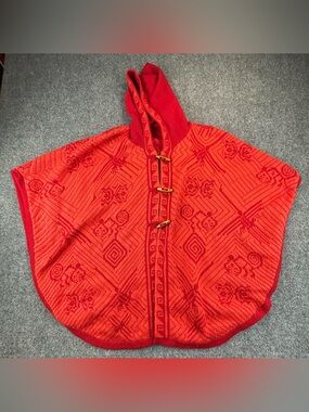 100% Alpaca Wool Red Hooded Knit Poncho with Toggle Closures Alpaca Fina